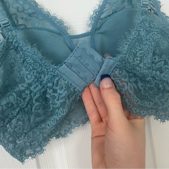 Aerie lace plunge bralette (with free halter bra) - Picture 7 of 10